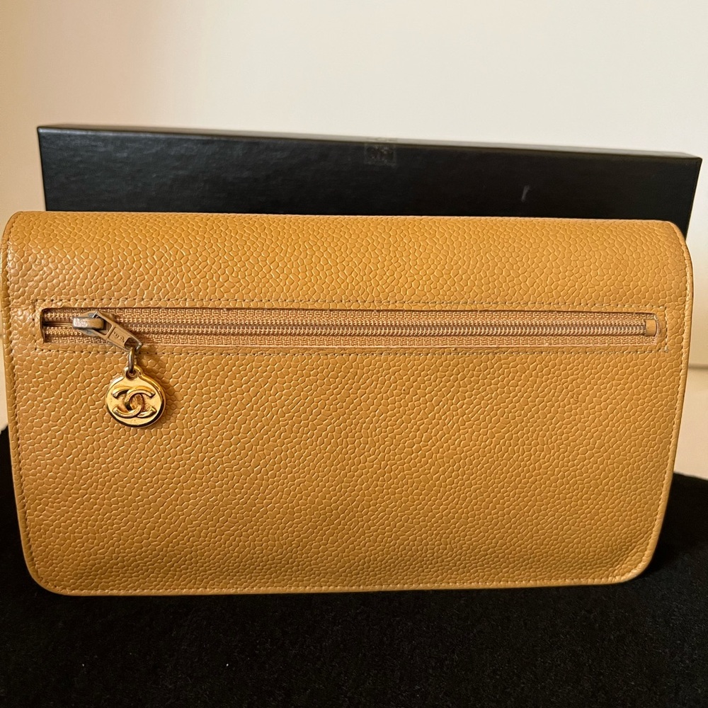 CHANEL Tan Leather Wallet on Chain - Picture 2 of 15